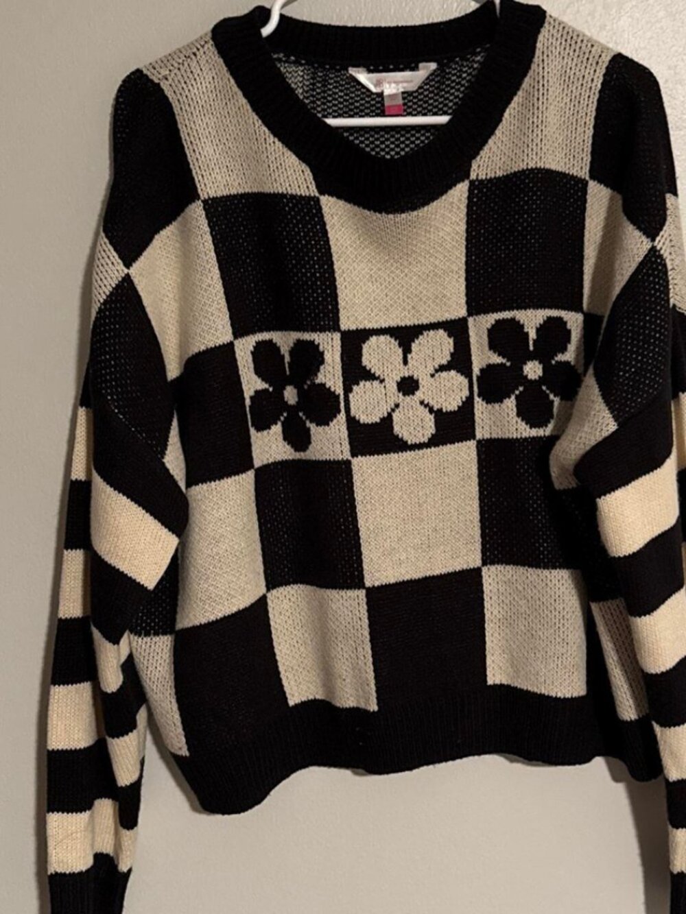 Black Cream Checkered Floral Cropped Knit Sweater